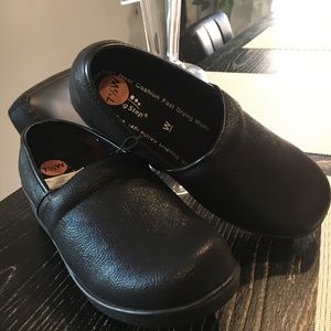 Spring Step Nurse Clogs Women’s Black Shoes Size 7.5 Wide NWT